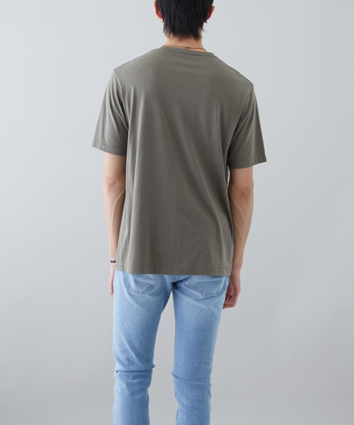 STUDIOUS(ステュディオス)の「シルキータッチレザーポケットTシャツ(Tシャツ/カットソー・メンズ・ネイビー/ブラック/カーキ/ホワイト・1/3/2)」の18枚目の写真