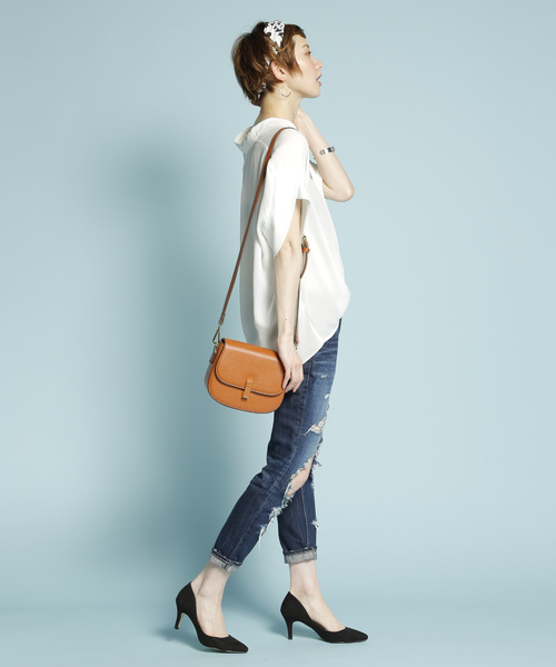 PLAIN CLOTHING（プレーンクロージング）の「Fレザーラウンドショルダーバッグ【PLAIN CLOTHING】（ショルダーバッグ・レディース・ベージュ/キャメル/ホワイト/ピンク/ブラック・FREE）」の14枚目の写真