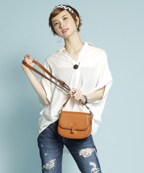 PLAIN CLOTHING（プレーンクロージング）の「Fレザーラウンドショルダーバッグ【PLAIN CLOTHING】（ショルダーバッグ・レディース・ベージュ/キャメル/ホワイト/ピンク/ブラック・FREE）」の15枚目の写真