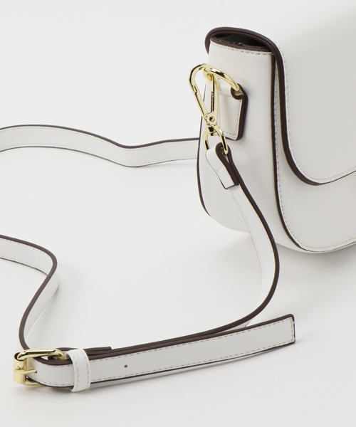 PLAIN CLOTHING（プレーンクロージング）の「Fレザーラウンドショルダーバッグ【PLAIN CLOTHING】（ショルダーバッグ・レディース・ベージュ/キャメル/ホワイト/ピンク/ブラック・FREE）」の8枚目の写真