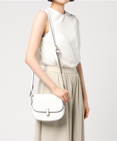 PLAIN CLOTHING（プレーンクロージング）の「Fレザーラウンドショルダーバッグ【PLAIN CLOTHING】（ショルダーバッグ・レディース・ベージュ/キャメル/ホワイト/ピンク/ブラック・FREE）」の13枚目の写真