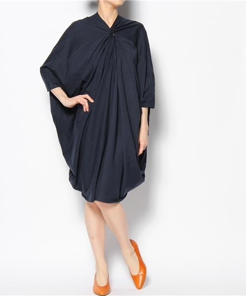 COSMIC WONDER Light Source（コズミックワンダーライトソース）の「SPHERICAL DRAPED NECK DRESS - BASIC ITEM（ワンピース・レディース・グリーン/ライトベージュ/グレー/ネイビー/パープル/ホワイト/ベージュ・1）」の6枚目の写真