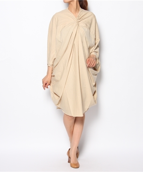 COSMIC WONDER Light Source（コズミックワンダーライトソース）の「SPHERICAL DRAPED NECK DRESS - BASIC ITEM（ワンピース・レディース・グリーン/ライトベージュ/グレー/ネイビー/パープル/ホワイト/ベージュ・1）」の4枚目の写真
