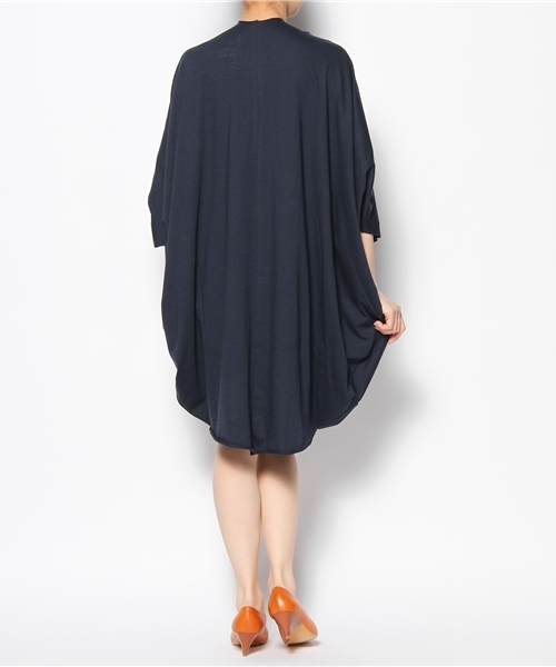 COSMIC WONDER Light Source（コズミックワンダーライトソース）の「SPHERICAL DRAPED NECK DRESS - BASIC ITEM（ワンピース・レディース・グリーン/ライトベージュ/グレー/ネイビー/パープル/ホワイト/ベージュ・1）」の9枚目の写真