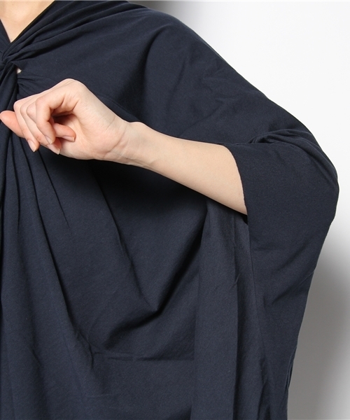 COSMIC WONDER Light Source（コズミックワンダーライトソース）の「SPHERICAL DRAPED NECK DRESS - BASIC ITEM（ワンピース・レディース・グリーン/ライトベージュ/グレー/ネイビー/パープル/ホワイト/ベージュ・1）」の11枚目の写真