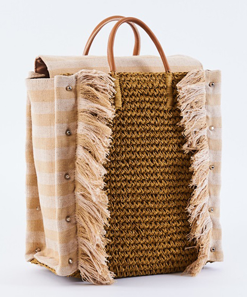 Laugoa（ラウゴア）の「【LAUGOA】フリルチェックスクエアバッグ Monk 0181-30002（ハンドバッグ・レディース・ブラック/ベージュ/レッド・FREE）」の3枚目の写真