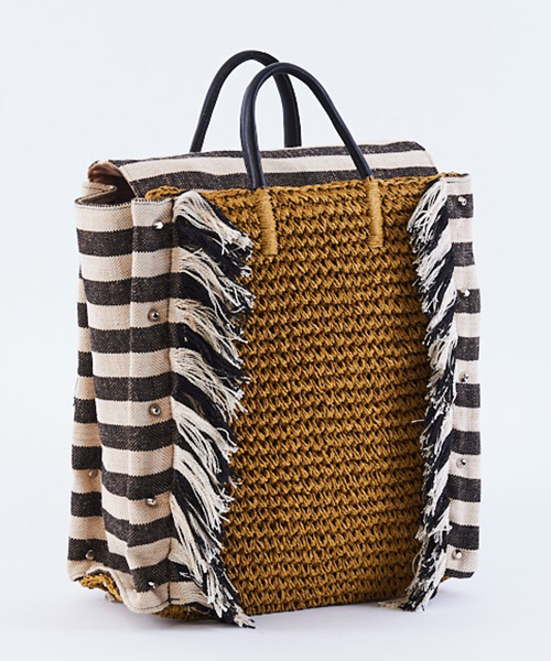 Laugoa（ラウゴア）の「【LAUGOA】フリルチェックスクエアバッグ Monk 0181-30002（ハンドバッグ・レディース・ブラック/ベージュ/レッド・FREE）」の2枚目の写真