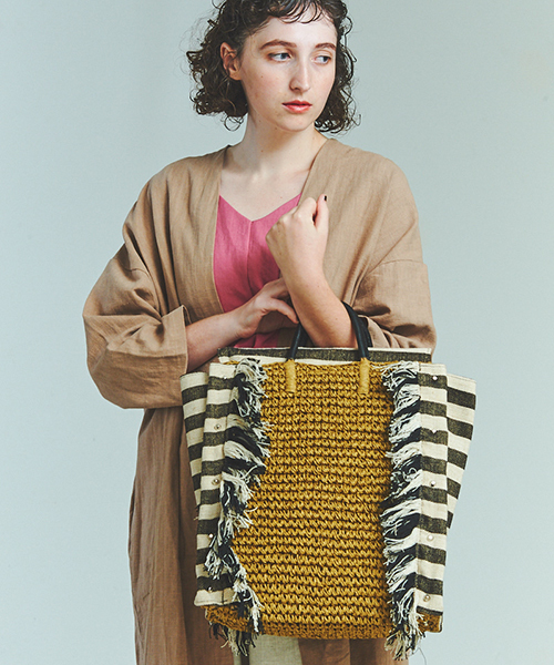 Laugoa（ラウゴア）の「【LAUGOA】フリルチェックスクエアバッグ Monk 0181-30002（ハンドバッグ・レディース・ブラック/ベージュ/レッド・FREE）」の5枚目の写真