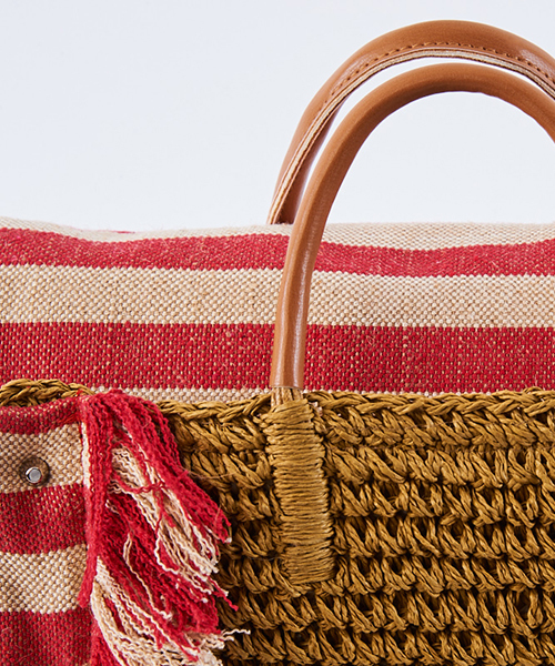 Laugoa（ラウゴア）の「【LAUGOA】フリルチェックスクエアバッグ Monk 0181-30002（ハンドバッグ・レディース・ブラック/ベージュ/レッド・FREE）」の4枚目の写真