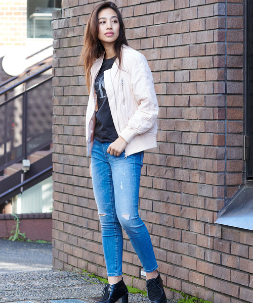 Calvin Klein Jeans（カルヴァンクラインジーンズ）の「ナイロンライトジャケット（ブルゾン・レディース・ベージュ・MEDIUM/SMALL/X-SMALL）」の6枚目の写真