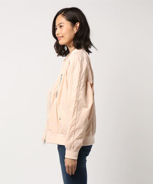 Calvin Klein Jeans（カルヴァンクラインジーンズ）の「ナイロンライトジャケット（ブルゾン・レディース・ベージュ・MEDIUM/SMALL/X-SMALL）」の2枚目の写真