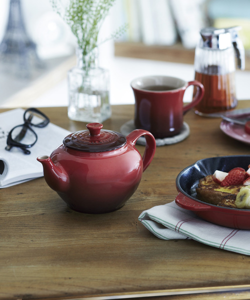 Le Creuset（ルクルーゼ）の「ティーポット＆マグ（SS）（2個入り）セット（食器・レディース・チェリーレッド/ピンク系その他/ブルー系その他/ホワイト系その他/オレンジ/ブルー系その他2/ピンク系その他2・ONE SIZE）」の10枚目の写真