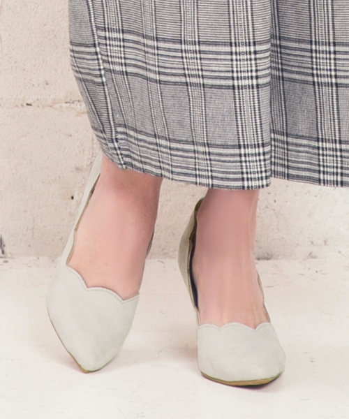 KOBE LETTUCE（コウベレタス）の「フラワーカット8cmヒールパンプス（パンプス・レディース・ライトグレー/ブラック/レッド系その他/ベージュ系その他/サックスブルー/ピンク・LL/M/L/S）」の12枚目の写真