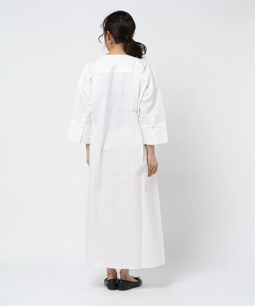 kha:ki(カーキ)の「「KHA:KI / カーキ」サイドスリットキーネック七分袖ワンピースKEY NECK DRESS(ワンピース・レディース・ホワイト/ライトグレー/ネイビー・1)」の5枚目の写真