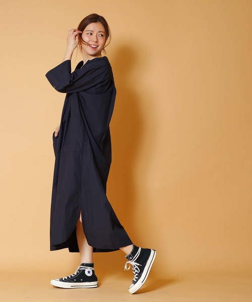 kha:ki（カーキ）の「「KHA:KI / カーキ」サイドスリットキーネック七分袖ワンピースKEY NECK DRESS（ワンピース・レディース・ホワイト/ライトグレー/ネイビー・1）」の3枚目の写真