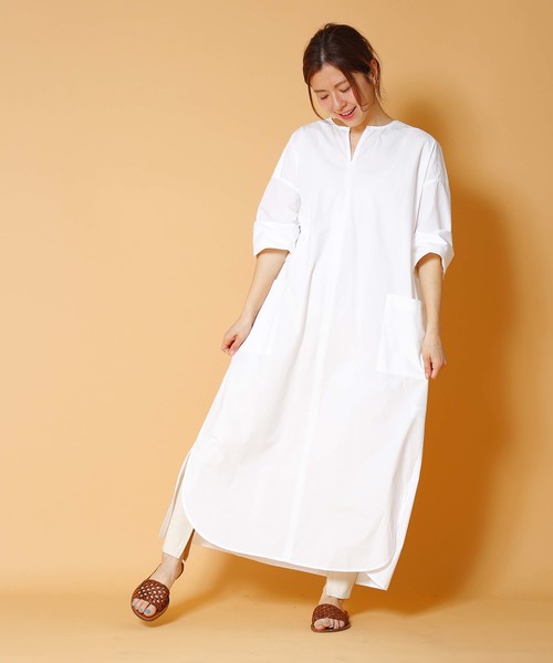 kha:ki（カーキ）の「「KHA:KI / カーキ」サイドスリットキーネック七分袖ワンピースKEY NECK DRESS（ワンピース・レディース・ホワイト/ライトグレー/ネイビー・1）」の2枚目の写真
