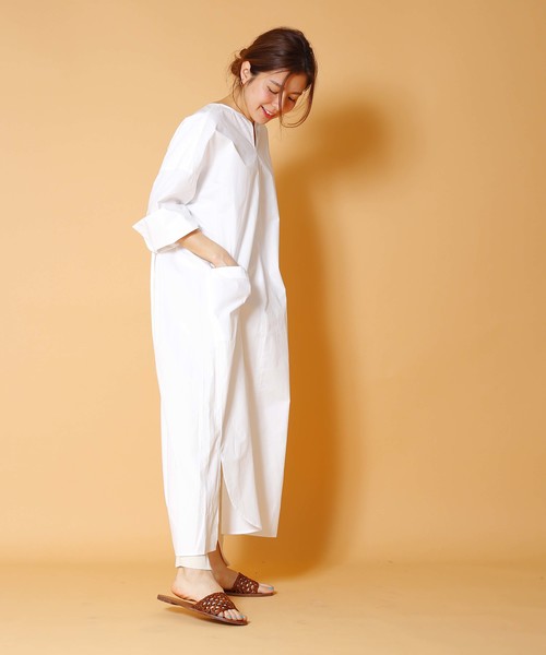 kha:ki（カーキ）の「「KHA:KI / カーキ」サイドスリットキーネック七分袖ワンピースKEY NECK DRESS（ワンピース・レディース・ホワイト/ライトグレー/ネイビー・1）」の6枚目の写真