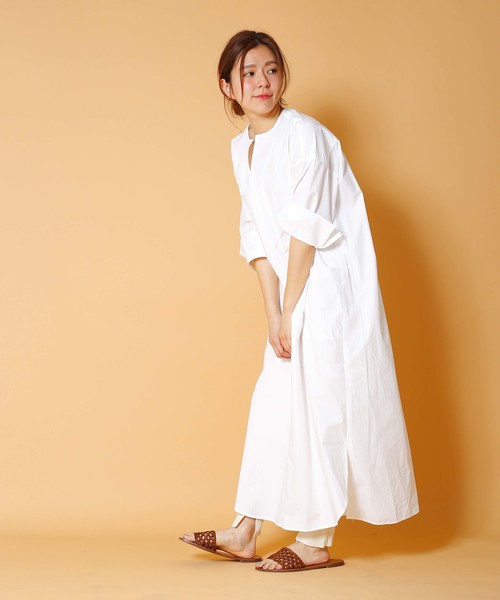 kha:ki(カーキ)の「「KHA:KI / カーキ」サイドスリットキーネック七分袖ワンピースKEY NECK DRESS(ワンピース・レディース・ホワイト/ライトグレー/ネイビー・1)」の7枚目の写真