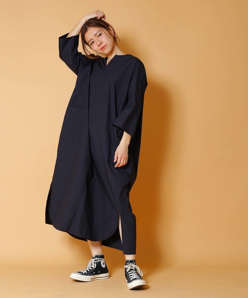 kha:ki（カーキ）の「「KHA:KI / カーキ」サイドスリットキーネック七分袖ワンピースKEY NECK DRESS（ワンピース・レディース・ホワイト/ライトグレー/ネイビー・1）」の10枚目の写真