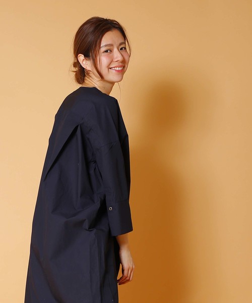 kha:ki（カーキ）の「「KHA:KI / カーキ」サイドスリットキーネック七分袖ワンピースKEY NECK DRESS（ワンピース・レディース・ホワイト/ライトグレー/ネイビー・1）」の13枚目の写真