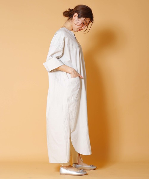 kha:ki（カーキ）の「「KHA:KI / カーキ」サイドスリットキーネック七分袖ワンピースKEY NECK DRESS（ワンピース・レディース・ホワイト/ライトグレー/ネイビー・1）」の14枚目の写真