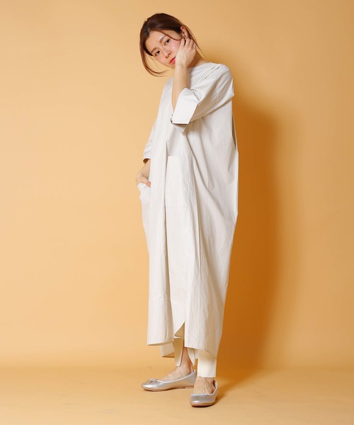 kha:ki（カーキ）の「「KHA:KI / カーキ」サイドスリットキーネック七分袖ワンピースKEY NECK DRESS（ワンピース・レディース・ホワイト/ライトグレー/ネイビー・1）」の15枚目の写真