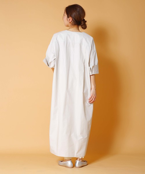 kha:ki（カーキ）の「「KHA:KI / カーキ」サイドスリットキーネック七分袖ワンピースKEY NECK DRESS（ワンピース・レディース・ホワイト/ライトグレー/ネイビー・1）」の16枚目の写真