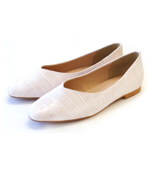 AmiAmi(アミアミ)の「Vカットスクエアトゥフラットパンプス(パンプス・レディース・ベージュ/ブラック/パイソン/ピンク/グリーン/ブラック系その他/シャンパン/アイボリー/グレイッシュベージュ/オレンジ/レオパード・LL/S/M/L)」の21枚目の写真