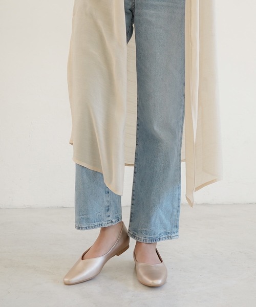 AmiAmi(アミアミ)の「Vカットスクエアトゥフラットパンプス(パンプス・レディース・ベージュ/ブラック/パイソン/ピンク/グリーン/ブラック系その他/シャンパン/アイボリー/グレイッシュベージュ/オレンジ/レオパード・LL/S/M/L)」の15枚目の写真