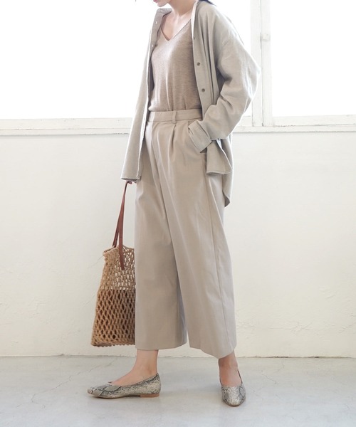 AmiAmi(アミアミ)の「Vカットスクエアトゥフラットパンプス(パンプス・レディース・ベージュ/ブラック/パイソン/ピンク/グリーン/ブラック系その他/シャンパン/アイボリー/グレイッシュベージュ/オレンジ/レオパード・LL/S/M/L)」の19枚目の写真