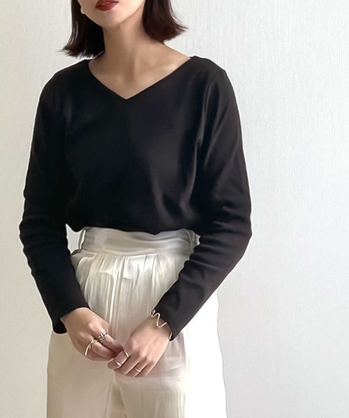 classicalelf（クラシカルエルフ）の「オールシーズン活躍するデザイン、柔らか綿100％フライスVネックロングスリーブ無地ミドル丈Tシャツ(長袖)（Tシャツ/カットソー・レディース・チャコール/ネイビー/カーキ/ホワイト/グレイッシュベージュ/ブラック/モスグリーン/グレイッシュブルー/ライトグレー・XXX-LARGE/XX-LARGE/LARGE/X-LARGE/MEDIUM/SMALL）」の19枚目の写真