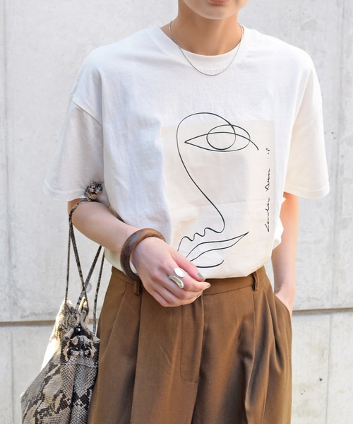 Marient（マリエント）の「アートプリントTシャツ/TEE（Tシャツ/カットソー・レディース・ホワイト/ベージュ・FREE）」の2枚目の写真