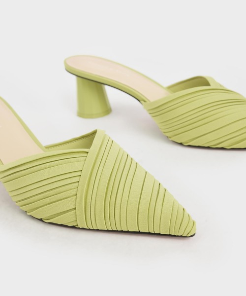 CHARLES & KEITH（チャールズ & キース）の「プリーテッド ポインテッドトゥミュール / Pleated Pointed Toe Mules（サンダル・レディース・ブラック/イエロー/スモークピンク/グリーン・22.5cm/23cm/23.5cm/24.5cm/25cm/25.5cm）」の5枚目の写真