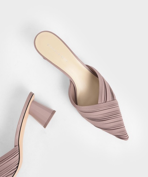 CHARLES & KEITH（チャールズ & キース）の「プリーテッド ポインテッドトゥミュール / Pleated Pointed Toe Mules（サンダル・レディース・ブラック/イエロー/スモークピンク/グリーン・22.5cm/23cm/23.5cm/24.5cm/25cm/25.5cm）」の7枚目の写真