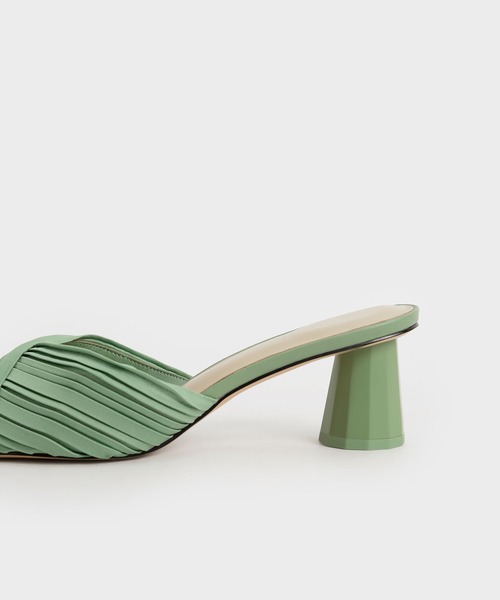 CHARLES & KEITH（チャールズ & キース）の「プリーテッド ポインテッドトゥミュール / Pleated Pointed Toe Mules（サンダル・レディース・ブラック/イエロー/スモークピンク/グリーン・22.5cm/23cm/23.5cm/24.5cm/25cm/25.5cm）」の21枚目の写真