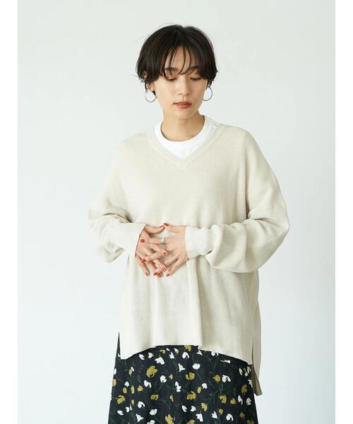 AMERICAN HOLIC（アメリカンホリック）の「Vネック前後差片畦ニットプルオーバー　＊（ニット/セーター・レディース・ブラック/ネイビー/ブラウン/マスタード/グレイッシュベージュ/アイボリー・MEDIUM/LARGE）」の16枚目の写真