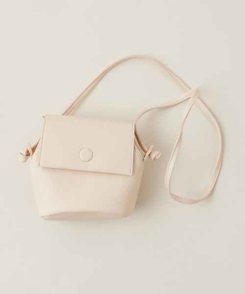 natural couture（ナチュラルクチュール）の「ハトメ付きヘキサゴンミニショルダー（ショルダーバッグ・レディース・ブラック/ライトベージュ/グリーン/ラベンダー・FREE）」の3枚目の写真