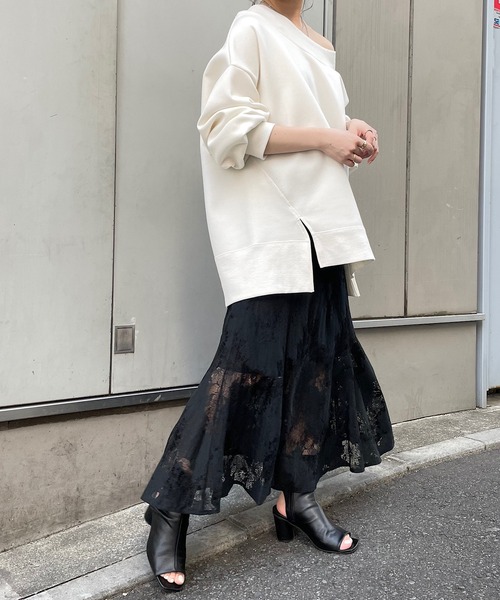 Chico（チコ）の「ダンボールオフショルルーズスウェット（スウェット・レディース・ブラック/ミント/ライトベージュ/ホワイト・FREE）」の7枚目の写真