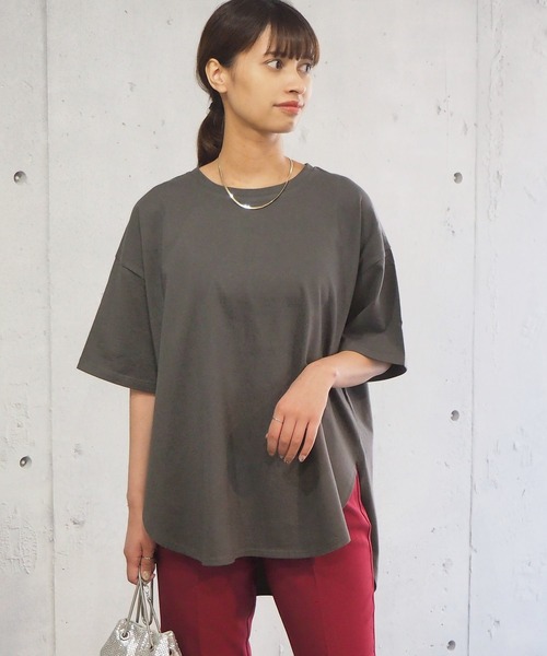 tiptop(ティップトップ)の「ラウンドヘムサイドスリット半袖T(Tシャツ/カットソー・レディース・モカ/ブルー/グリーン/オフホワイト/スミクロ/A・FREE)」の2枚目の写真
