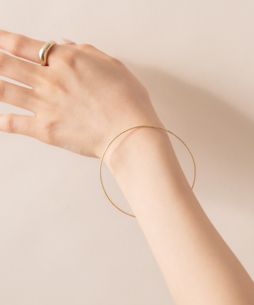 mline（エムライン）の「[mline] WEB限定 シンプルループブレスレット（ブレスレット・レディース・シルバー/ゴールド・FREE）」の7枚目の写真