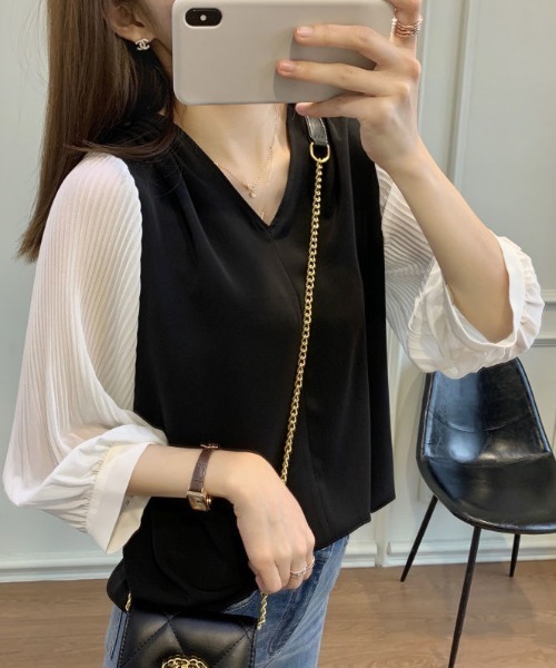 ABITOKYO（アビトーキョー）の「七分袖カットソードッキングVネックブラウス（Tシャツ/カットソー・レディース・ブラック/ネイビー/カーキ・FREE）」の2枚目の写真