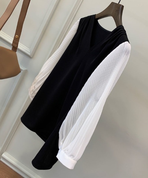 ABITOKYO（アビトーキョー）の「七分袖カットソードッキングVネックブラウス（Tシャツ/カットソー・レディース・ブラック/ネイビー/カーキ・FREE）」の17枚目の写真