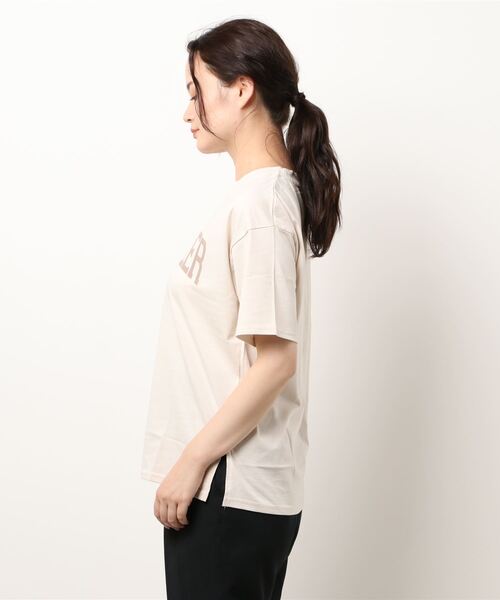 Honeys（ハニーズ）の「カレッジプリントＴシャツ（Tシャツ/カットソー・レディース・ベージュ/ブラウン/スミクロ/ブルー系その他/ピンク系その他/アイボリー・LL/S/M/L）」の22枚目の写真