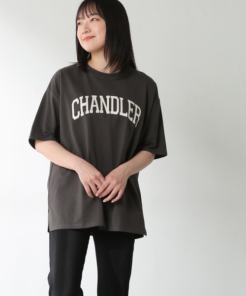 Honeys（ハニーズ）の「カレッジプリントＴシャツ（Tシャツ/カットソー・レディース・ベージュ/ブラウン/スミクロ/ブルー系その他/ピンク系その他/アイボリー・LL/S/M/L）」の3枚目の写真