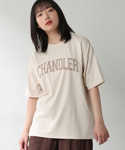 Honeys（ハニーズ）の「カレッジプリントＴシャツ（Tシャツ/カットソー・レディース・ベージュ/ブラウン/スミクロ/ブルー系その他/ピンク系その他/アイボリー・LL/S/M/L）」の2枚目の写真