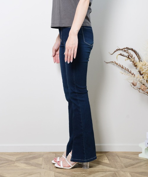 shopnikoniko(ショップニコニコ)の「フレアデニムパンツ スリット ハイウエスト(その他パンツ・レディース・ブラック/ネイビー・S/M)」の4枚目の写真