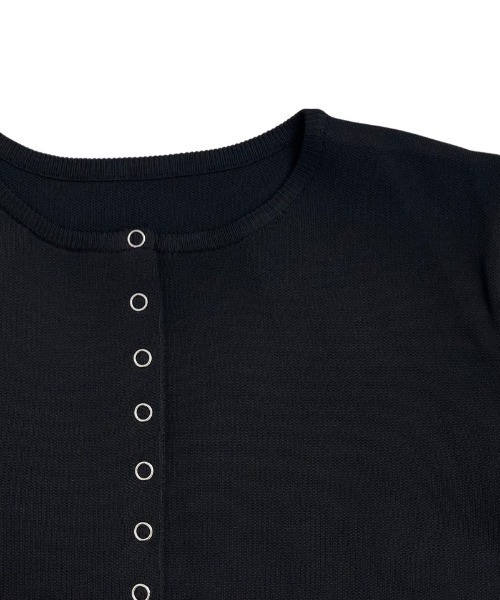 NEUNA（ヌナ）の「スナップボタンカーディガントップス（カーディガン/ボレロ・レディース・ブラック/オレンジ/アイボリー・FREE）」の22枚目の写真