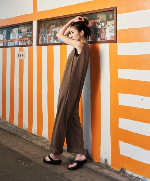 Auntie Rosa Holiday（アンティローザホリデー）の「ワイドシルエットノースリオールインワン（サロペット/オーバーオール・レディース・カーキ/ブラック・FREE）」の10枚目の写真