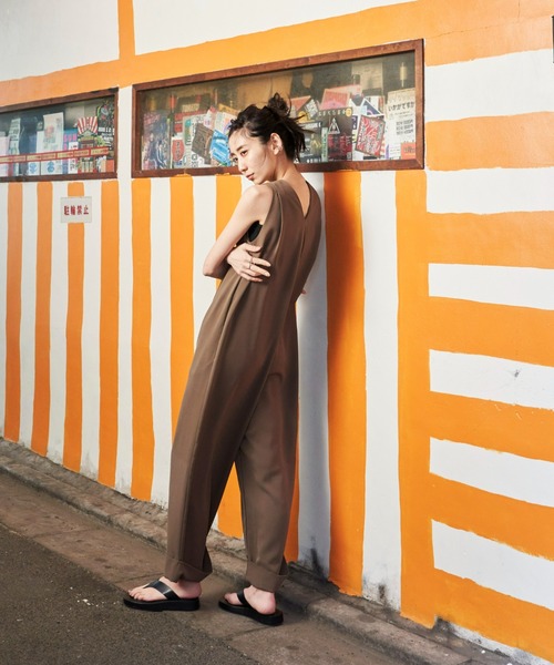 Auntie Rosa Holiday（アンティローザホリデー）の「ワイドシルエットノースリオールインワン（サロペット/オーバーオール・レディース・カーキ/ブラック・FREE）」の9枚目の写真