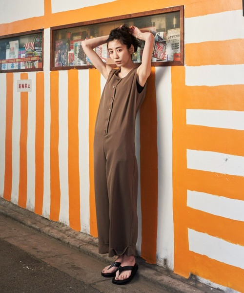 Auntie Rosa Holiday（アンティローザホリデー）の「ワイドシルエットノースリオールインワン（サロペット/オーバーオール・レディース・カーキ/ブラック・FREE）」の14枚目の写真